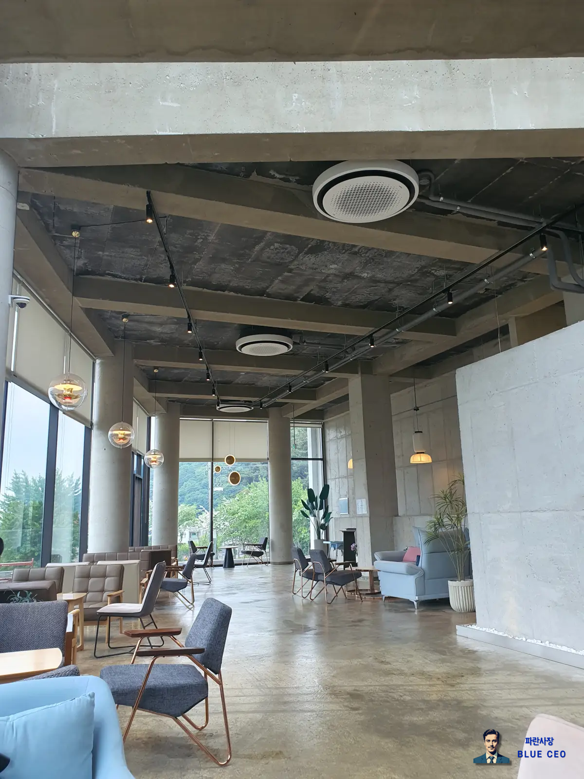 경남-양산-대형카페-대니얼-2층