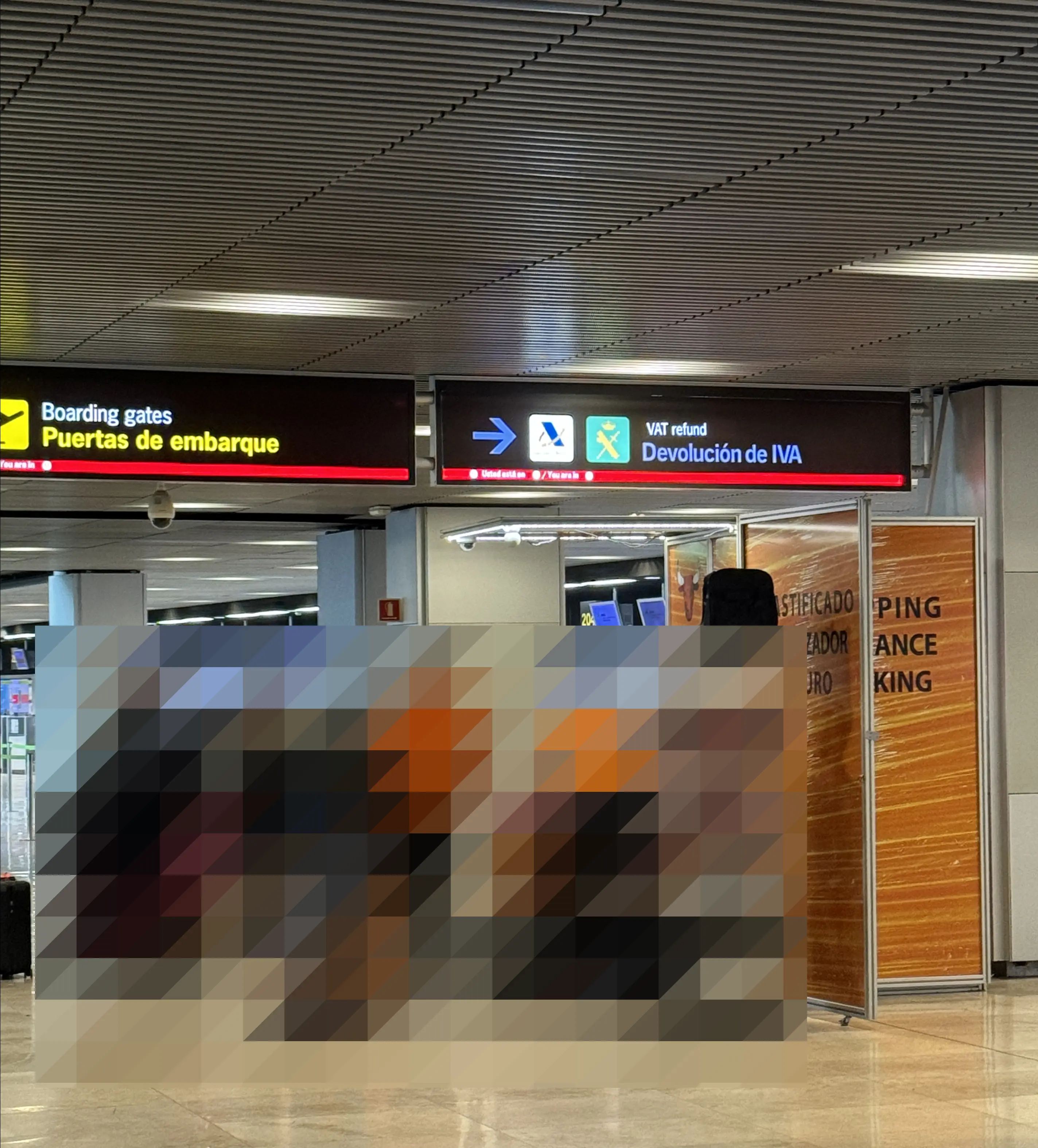 세금 환급 키오스크 가는 표지판