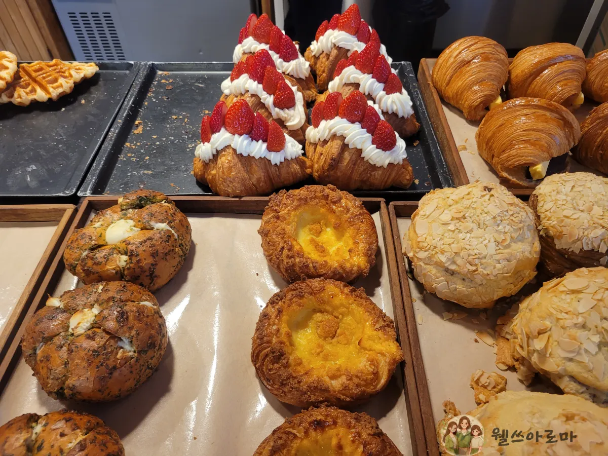 순매원근처카페-가마등-딸기크로와상-앙버터-크로플