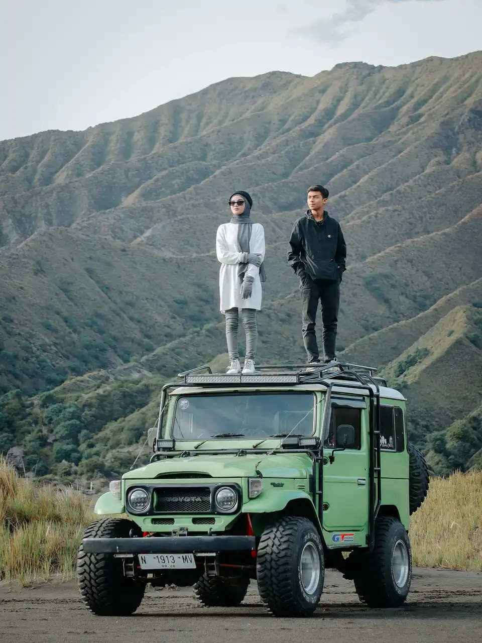 신용카드 보장 vs 전용 여행자보험 비교를 보여주는 2025 가이드 이미지