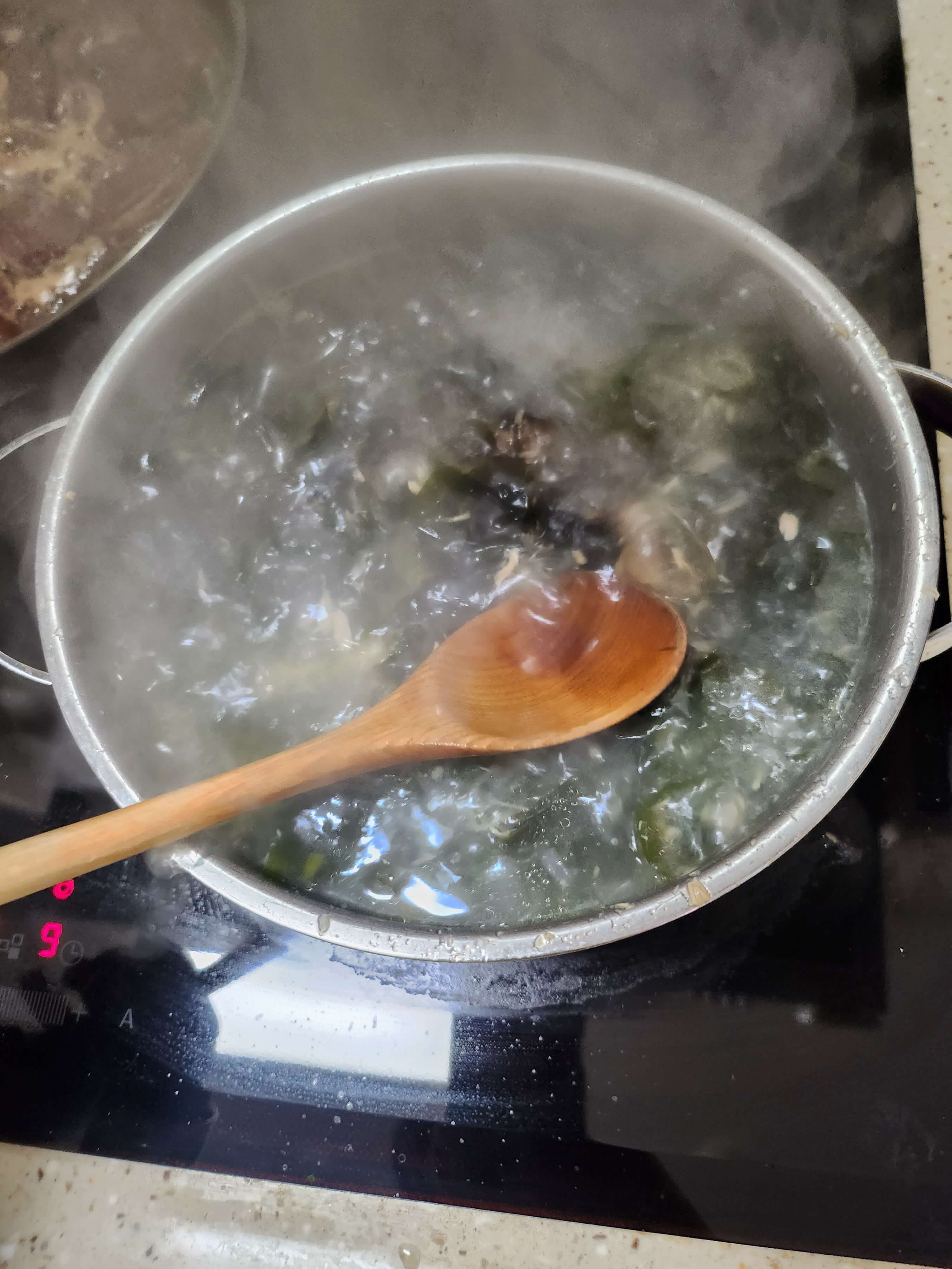 참치 미역국 끓이는 방법