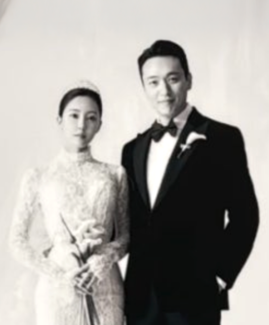 티아라 효민 드레스