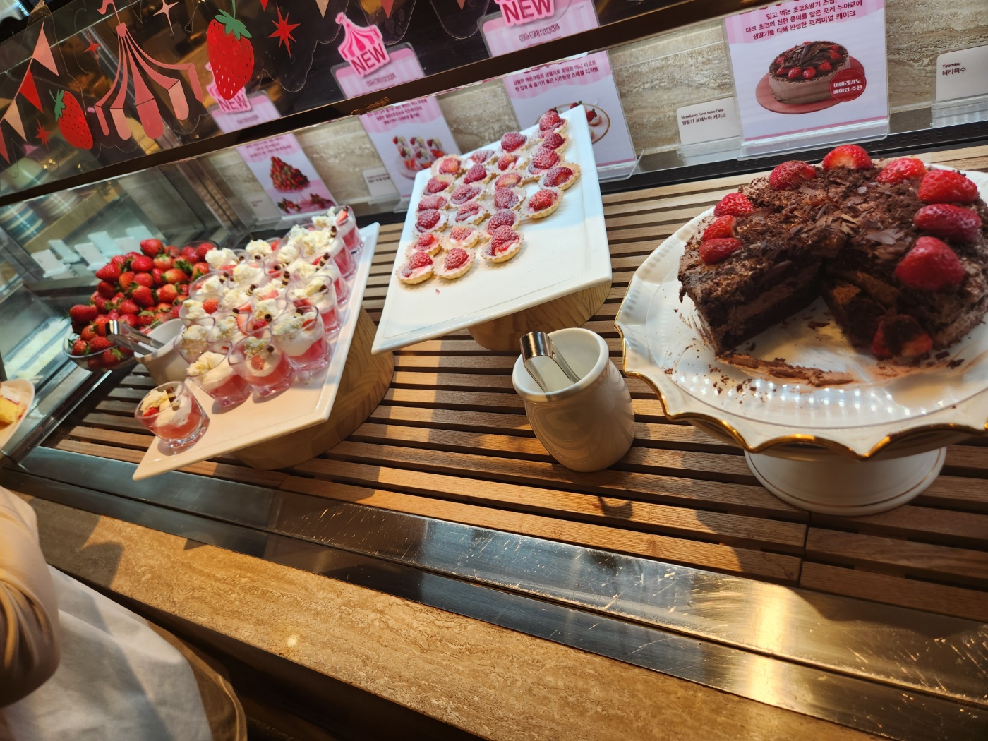 빕스 샐러드바 가격 프리미어 빕스 송도점 딸기축제, 와인 무료, 주말 런치