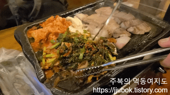 삼식이네고깃집-생오겹살-손질