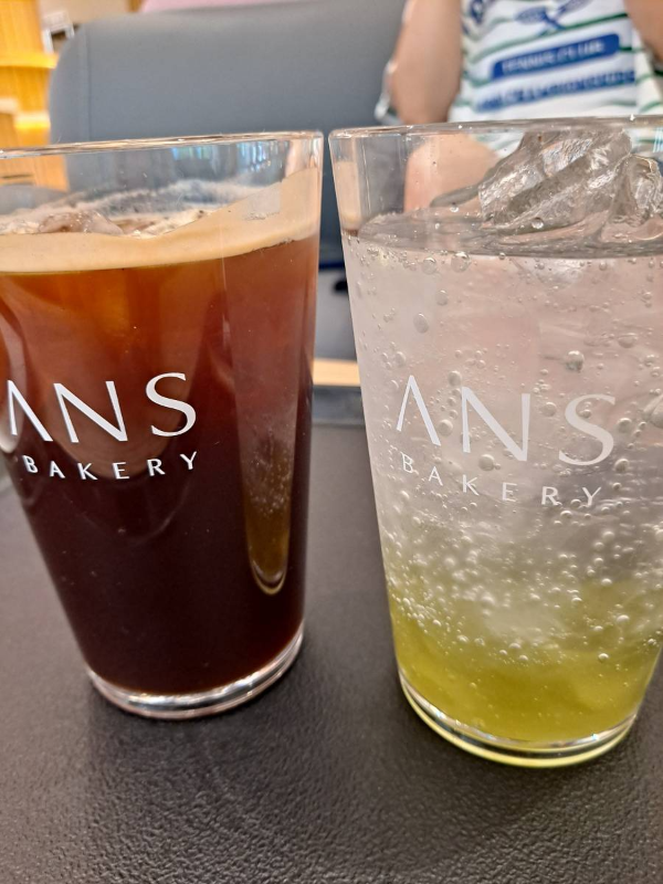안스베이커리 음료 두잔