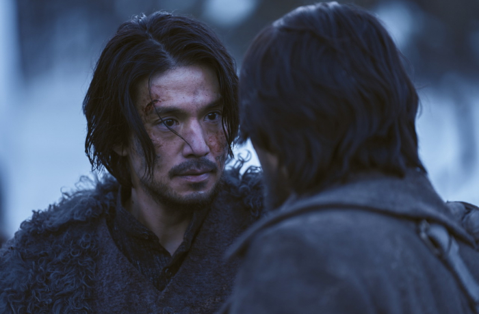 안중근(현빈), 이창섭(이동욱) 진지하게 대화하고있는 사진