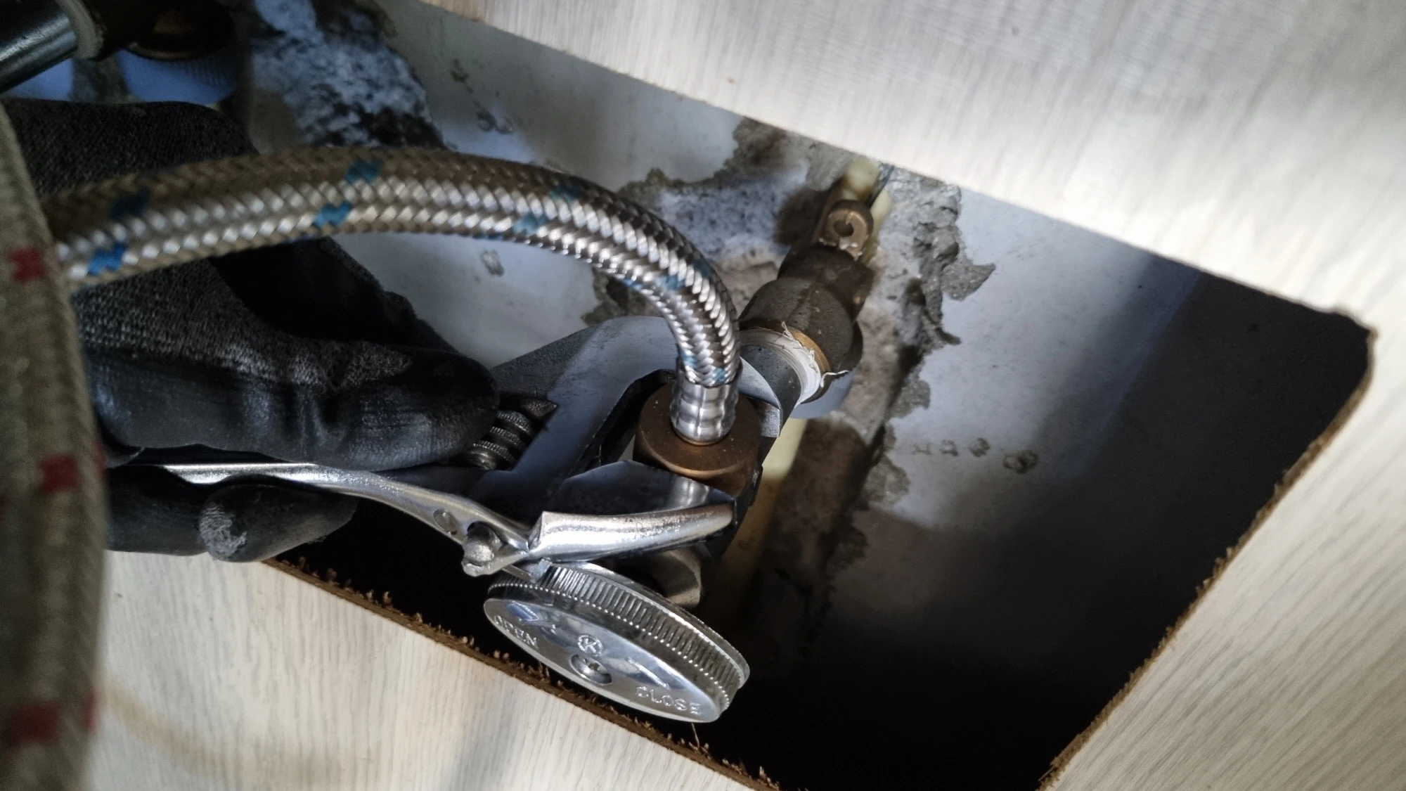 배관 분리하는 모습