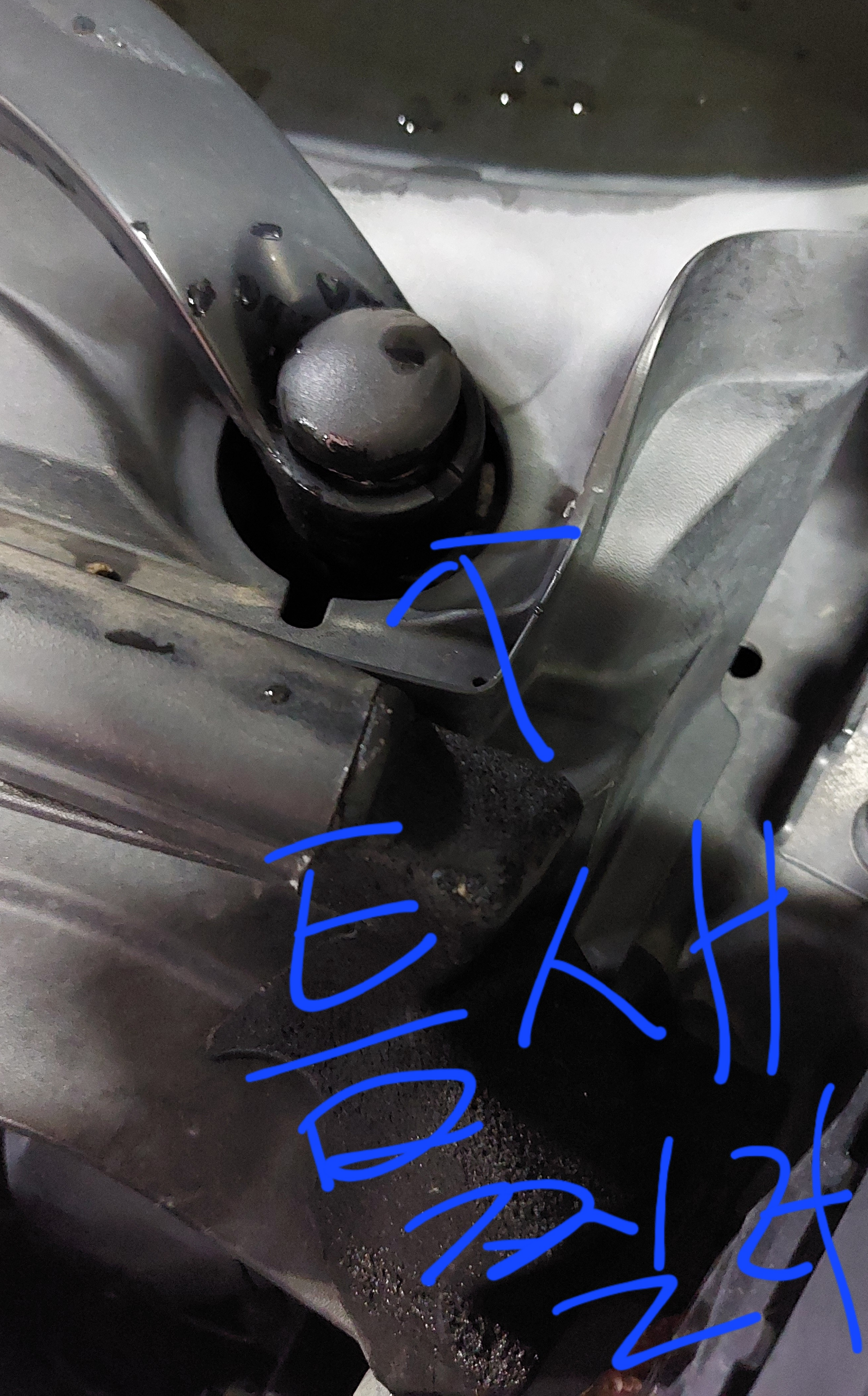 스파크 와이퍼암 캡 빼는 방법