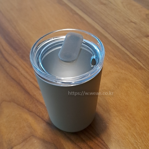 텀블러 뚜껑 사진이에요.