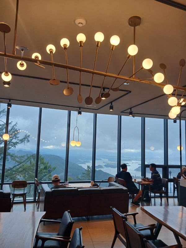 이디야 커피에서 바라본 배경