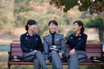 육군 사관학교 여생도 사진