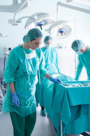 수핵 성형술 &ndash; 척추 디스크 질환의 최소침습적 치료법