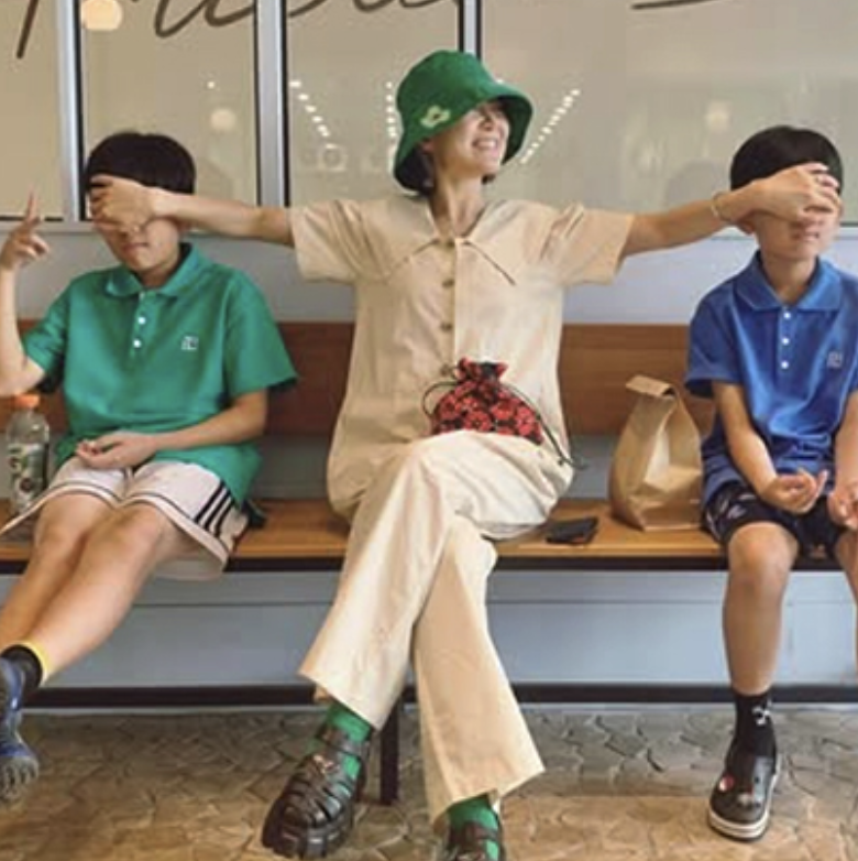 가수 자두 가족 조카들과 함께한 모습