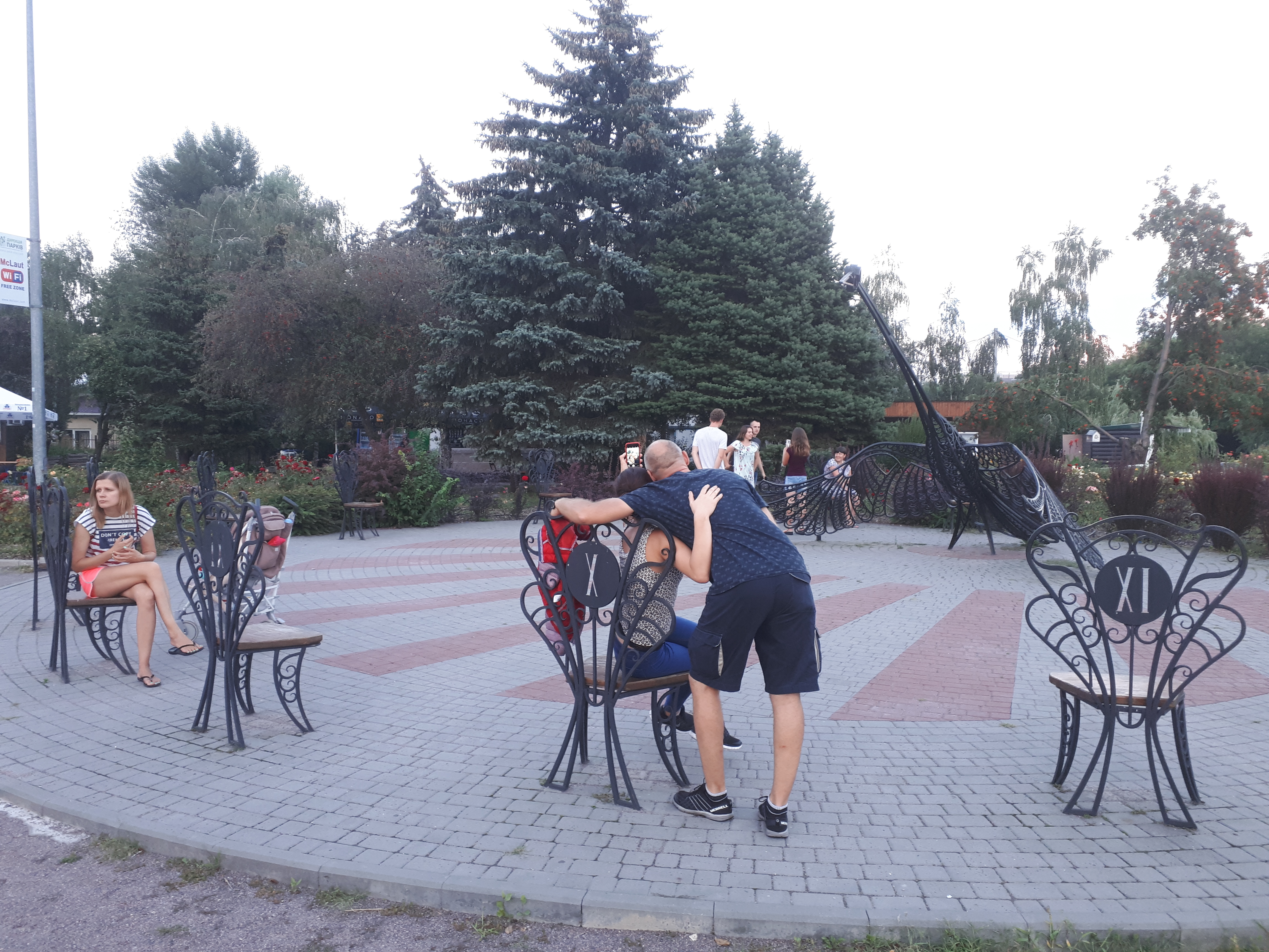 우크라이나 체르카시 로즈 밸리 조형물