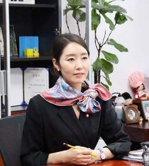 강선우 국회의원 프로필 총정리|나이·고향·학력·남편·가족·정치경력·갑질 의혹·공천헌금 재판