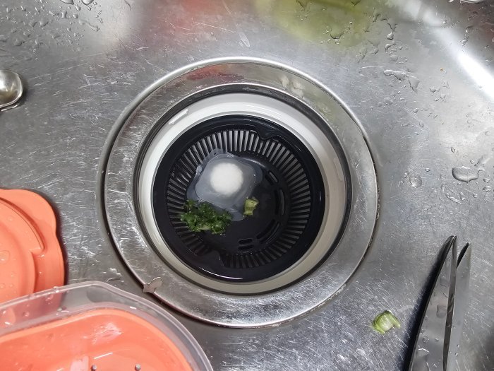 음식물이-있는-싱크대