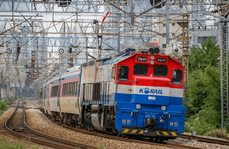 2024 설날 운행하는 기차 사진