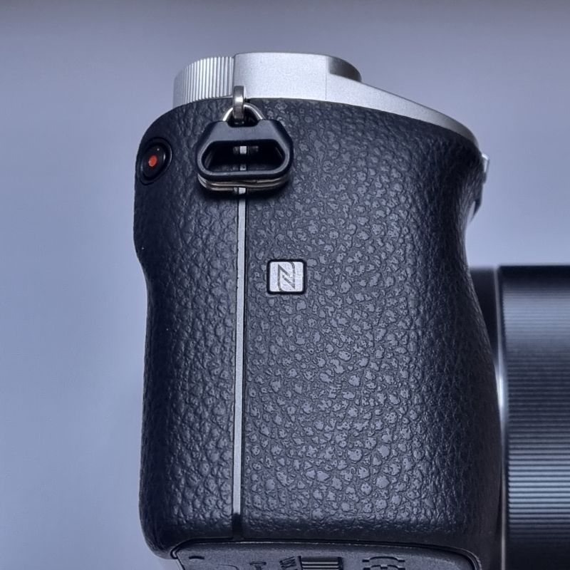 소니A6000-옆모습