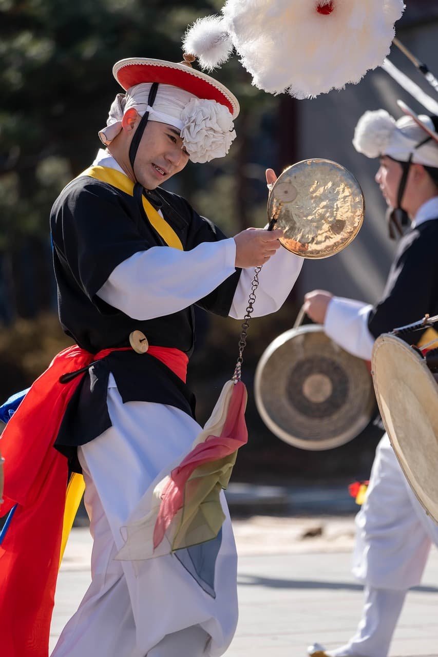 풍물놀이 악기 네 친구가 만드는 신나는 하모니
