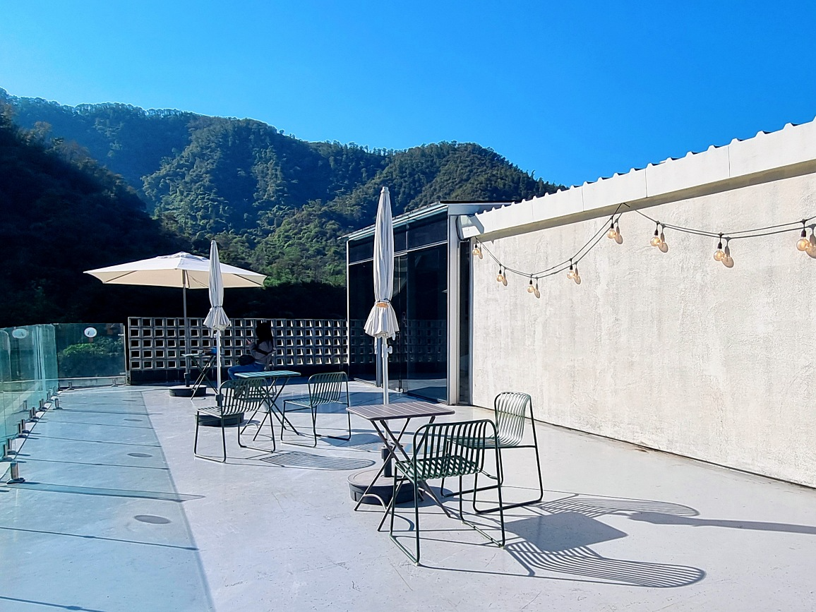 강원도 원주 가볼만한 곳, 블루리본 스톤크릭 카페: 수묵화 속 절벽, 로스팅 커피, 할인 정보