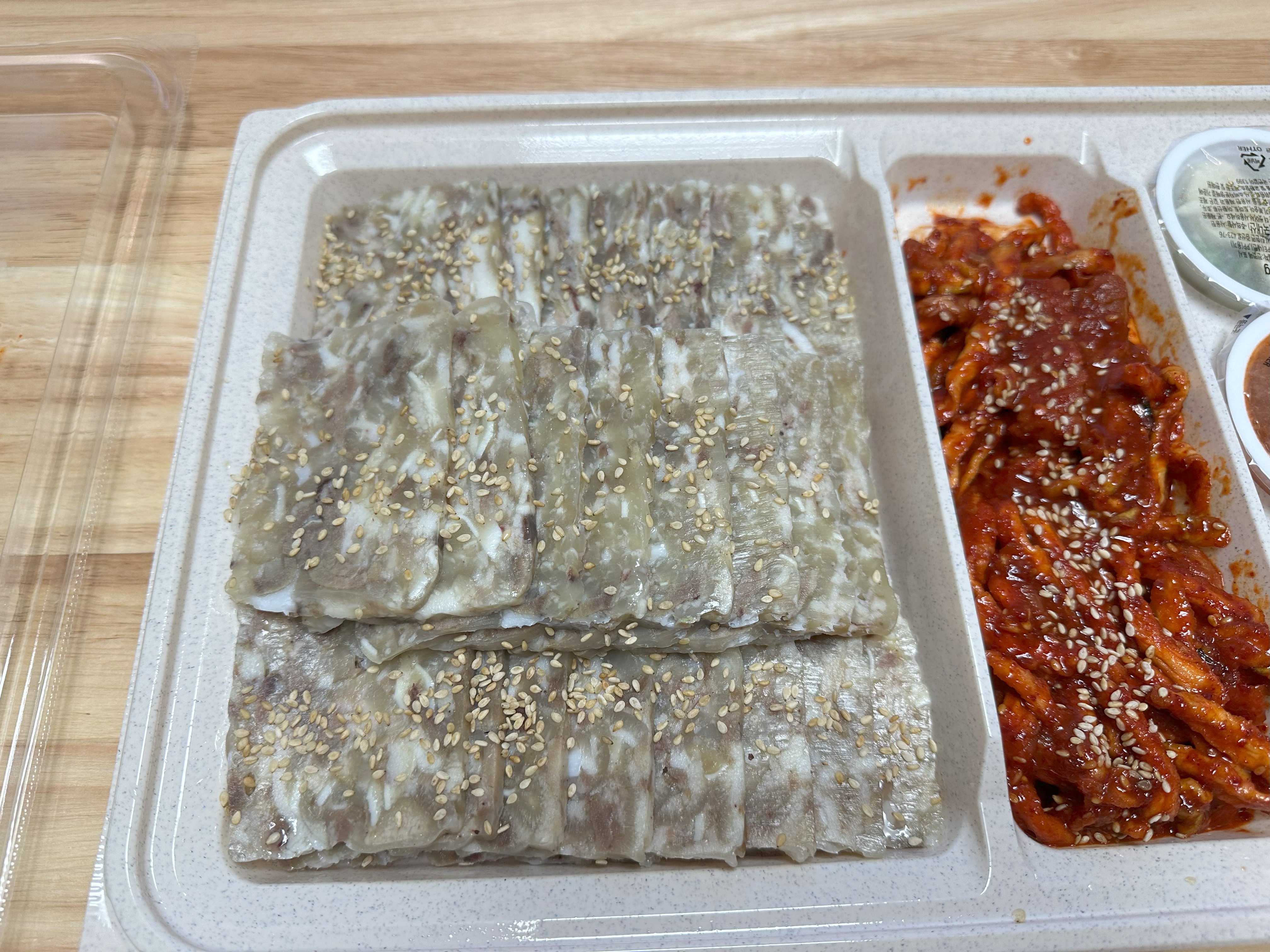 편육