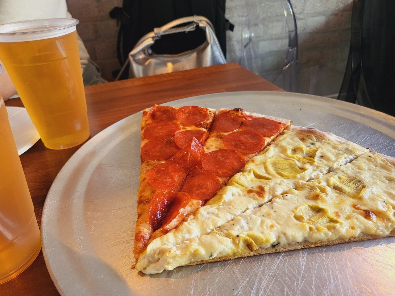 이태원 분위기 맛집 "매덕스 피자" 데이트 코스 미국식 조각 피자