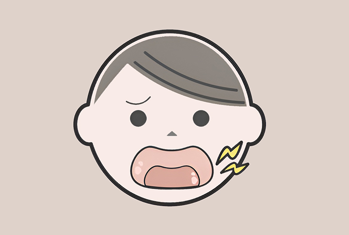 입안-염증이-심한-여성