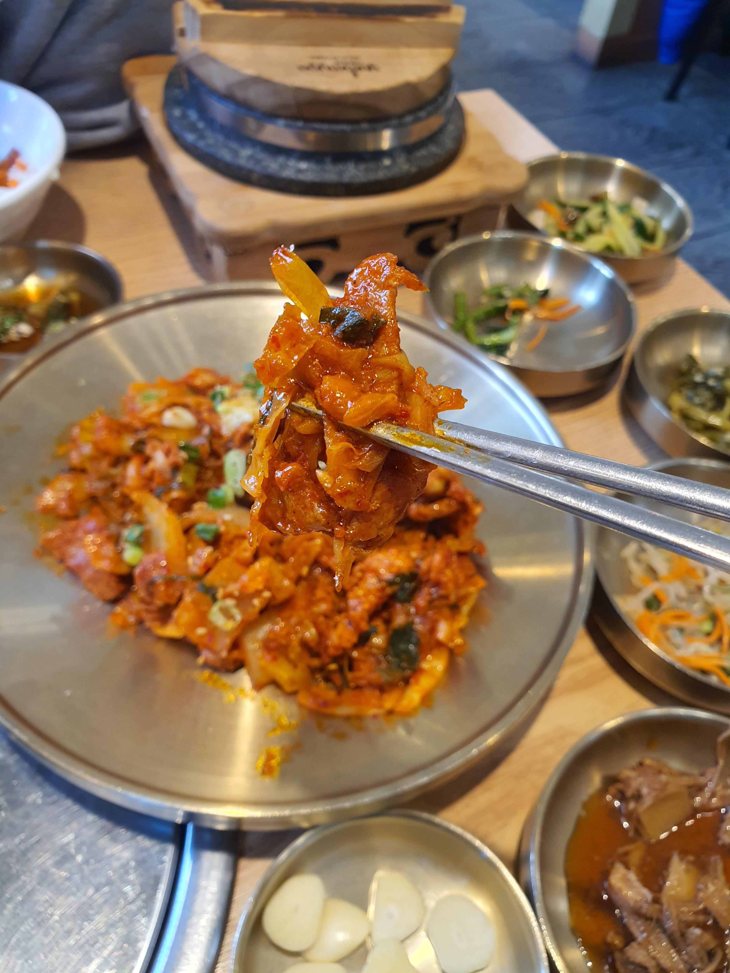 홍대맛집-홍대제육볶음-도담돌솥밥