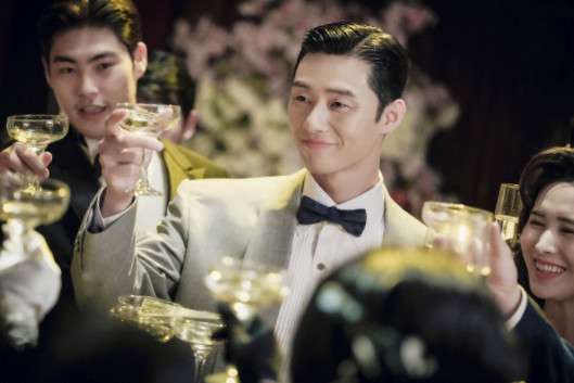 경성크리처 등장인물이자 주연인 배우 박서준님입니다.