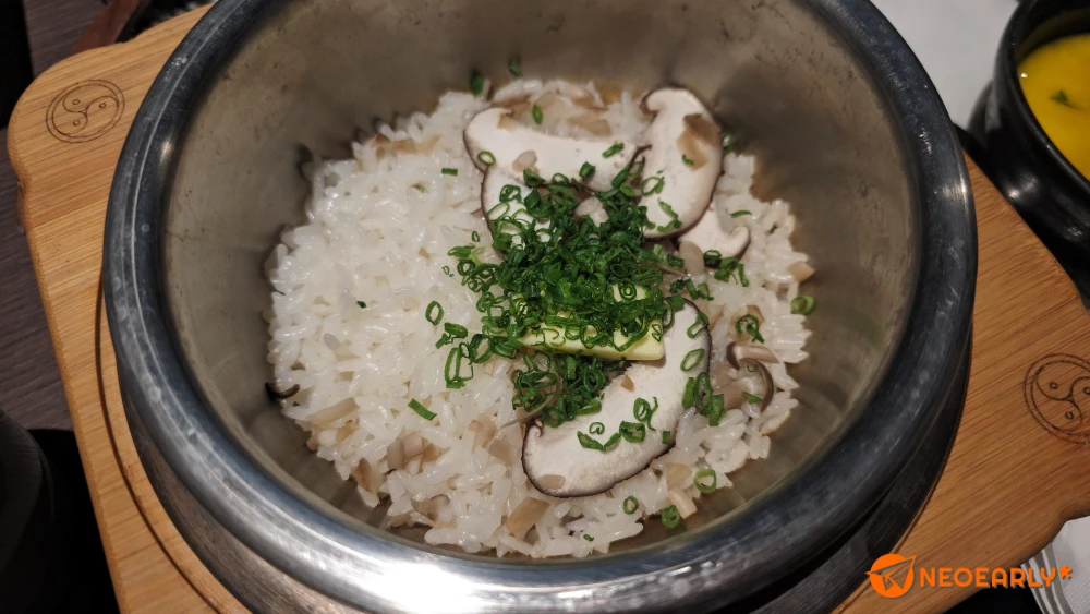 버섯솥밥과 따로 또 같이요.