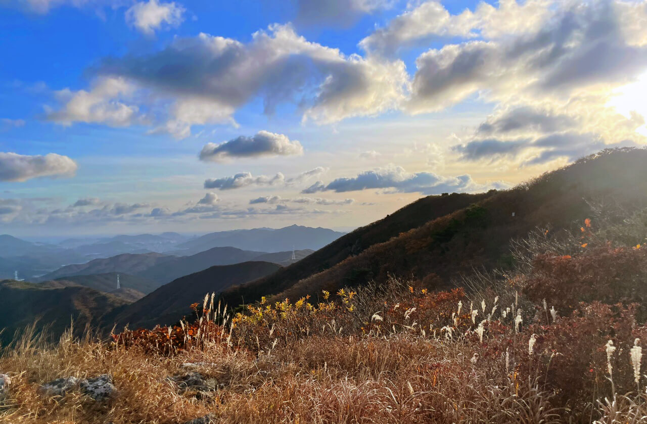 천성산에서 바라본 노을 사진
