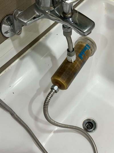 샤워기 필터 녹이 낀 필터