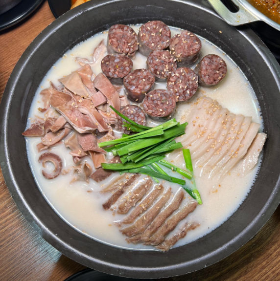 생방송투데이 서울 최고의 뼈해장국 담원순대 시청본점 정보