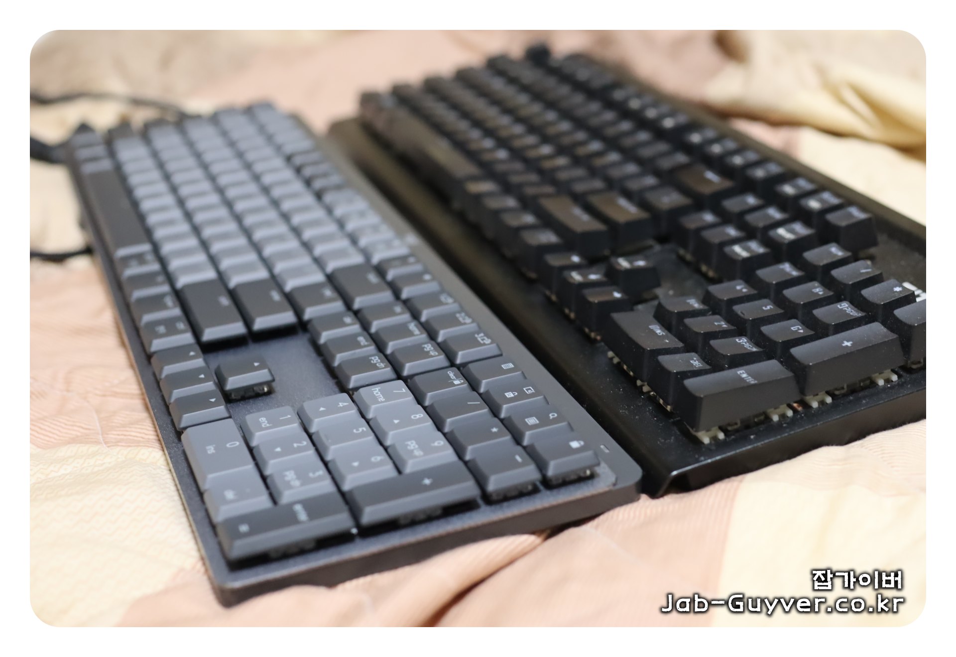 로지텍 MX Mechanical과 타이탄 기계식 키보드 비교 사진(키 높이/디자인 차이)
