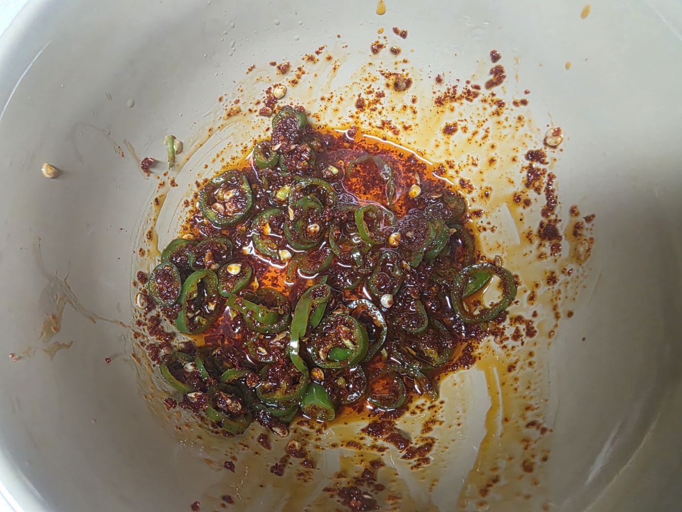 뜨거운 올리브유 붓기