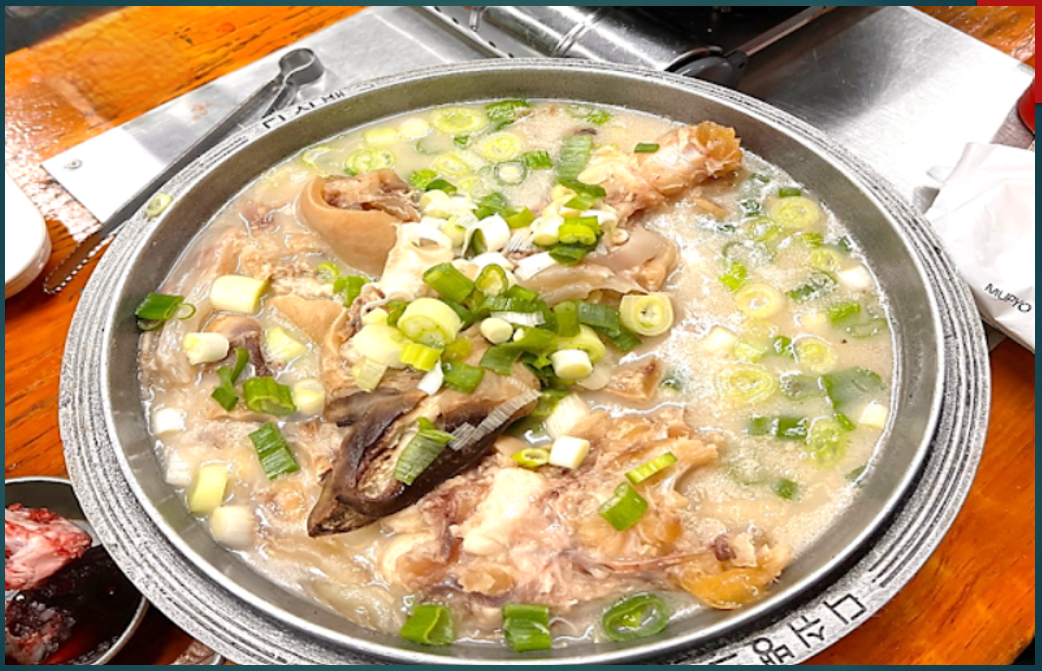 스케일이 다른 소구레 소갈비의 커다란 도가니탕 한 솥