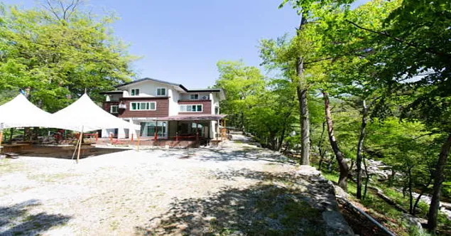 화이트하우스펜션