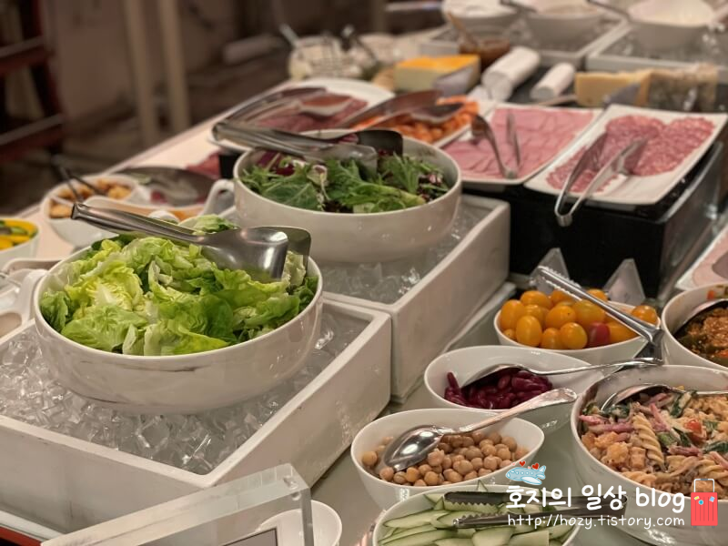 싱가폴 세인트레지스 조식뷔페 샐러드코너