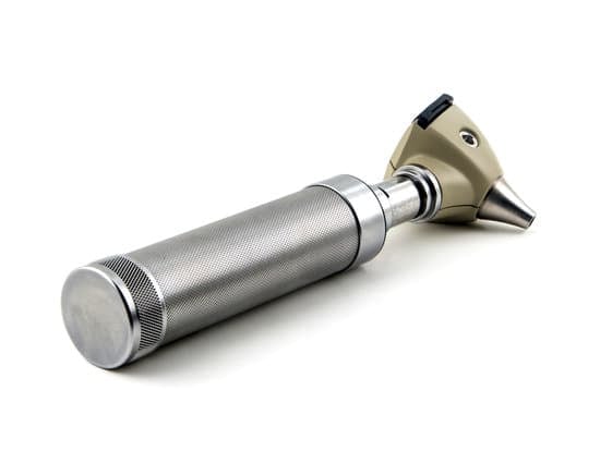 환기관 삽입술 (Tympanostomy Tube Insertion): 중이압 완화를 위한 치료법