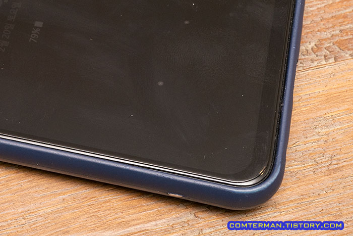 V50S 케이스 간섭없는 강화유리