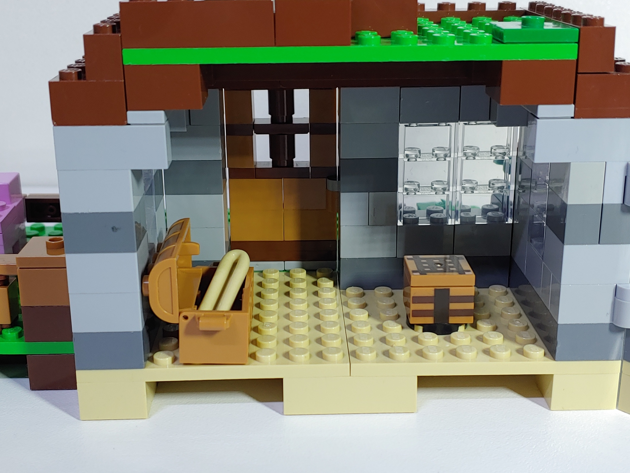 마이크로월드 - 첫 번째 밤(The First Night) - 문간쪽