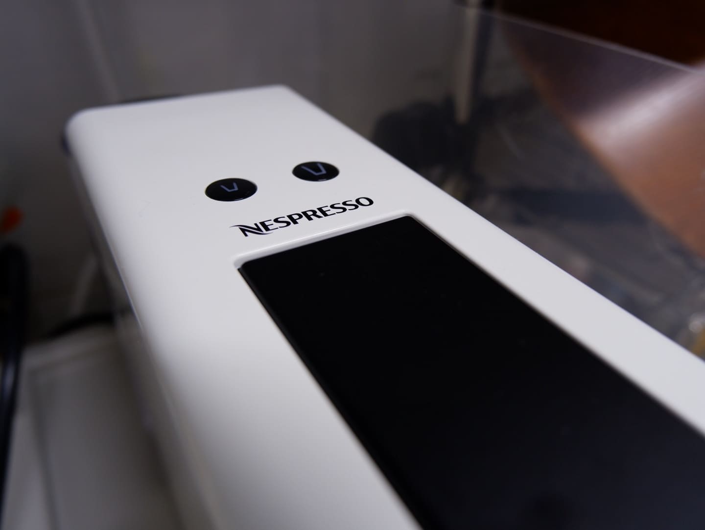 네스프레소 에센자 미니 버튼