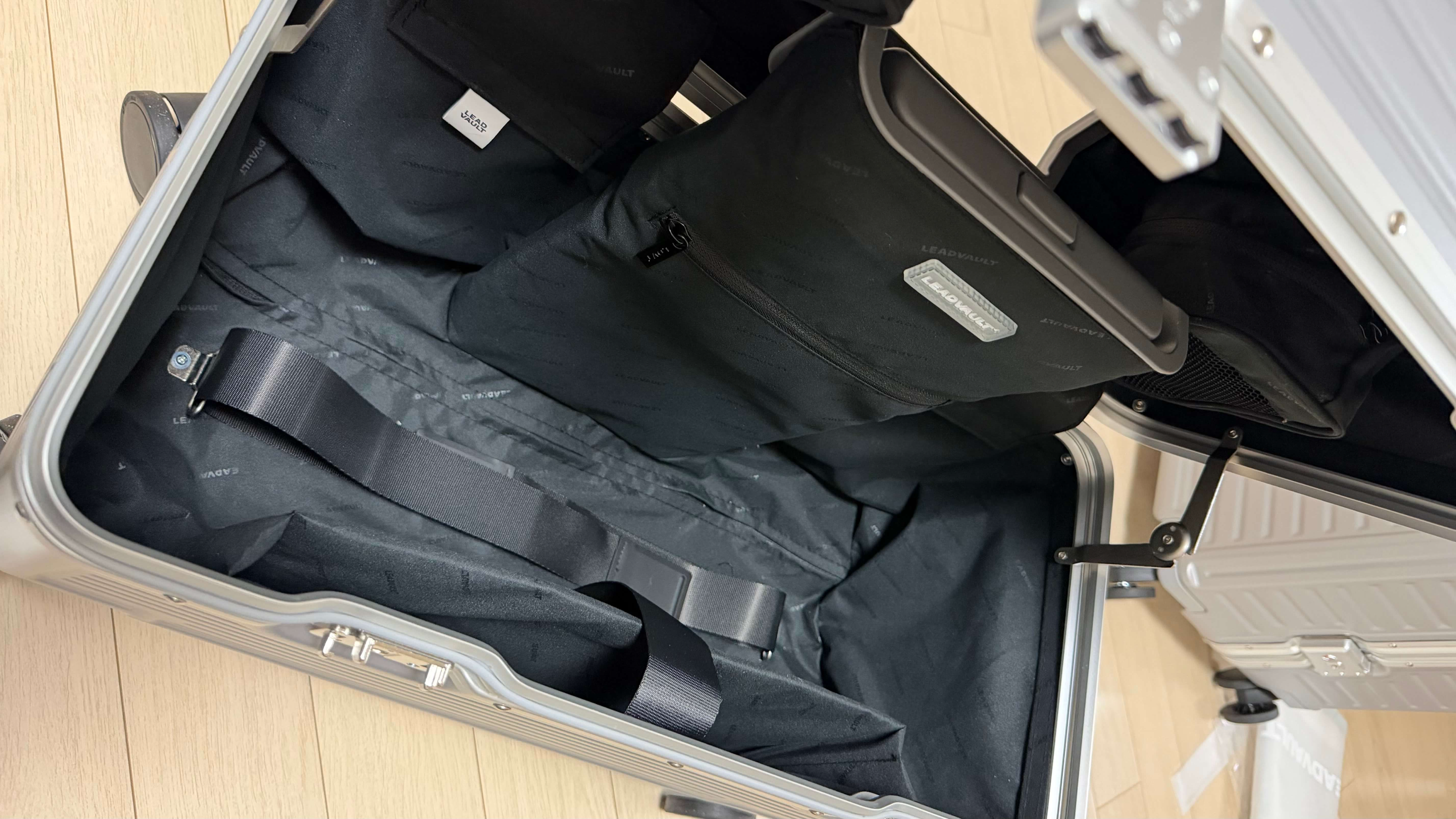 리드볼트 캐리어 플랩