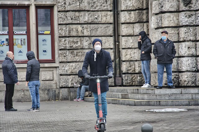 전동 킥보드 남자