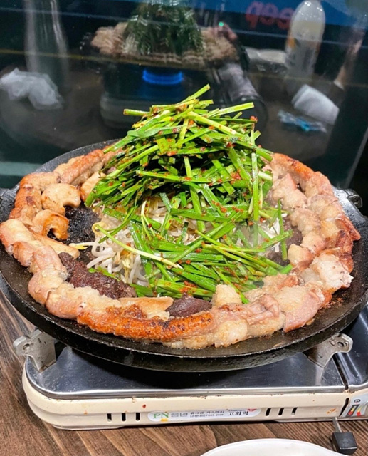 제주도 애월 맛집 현지인 추천 Best 10 제주달 애월해안도로본점 이춘옥원조고등어쌈밥 제주애월본점 제주 정직한돈 고이정 애월흑돼지 보리짚불구이 동경밥상 장인의집[본점] 갈치바다 애월 해물통라면 문개항아리 애월해안도로점 한라소곱창 애월 온기