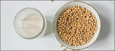 콩 한 접시&amp;#44; 두유 한 컵