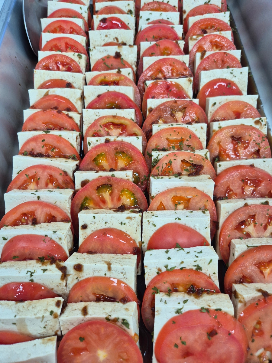 토마토 카프레제 황금레시피 &mdash; 흑토마토&middot;생모짜렐라&middot;발사믹 황금비율 (5월 후반 여름 진입 샐러드) - 조리 과정