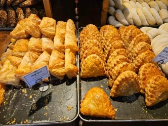 성심당 빵 추천 망고시루가 아닌 망고롤 맛은 어떨까_28