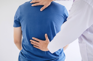 왼쪽 등 통증의 원인은