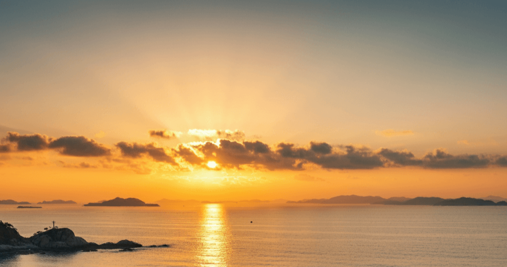 메인 키워드: 해돋이 명소, 한국 해돋이 추천, 해돋이 여행지 서브 키워드: 강릉 정동진 해돋이, 포항 호미곶 일출, 성산 일출봉 새해맞이, 간절곶 해맞이, 동해안 일출 여행